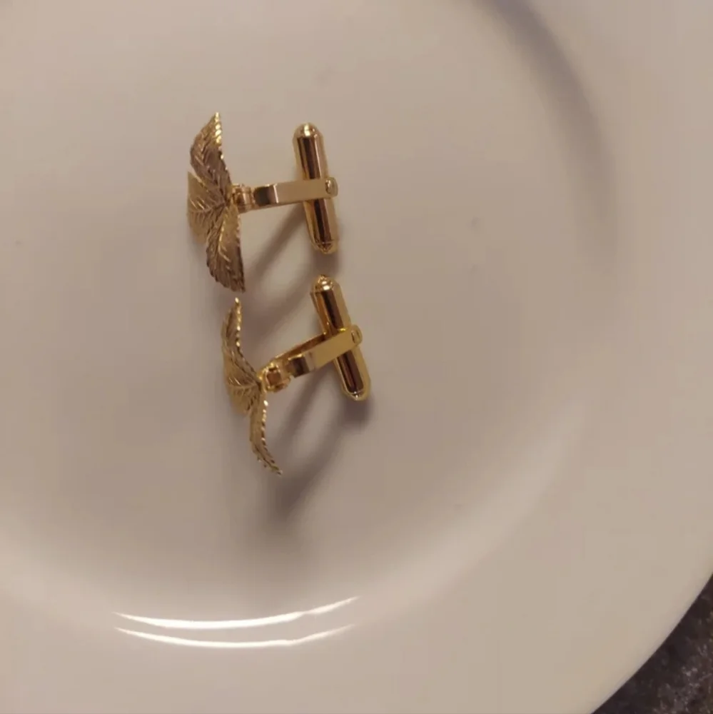 12K GF 3 LEAF CUFFLINKS 4TH GENERATION OWNED LIKE NEW!